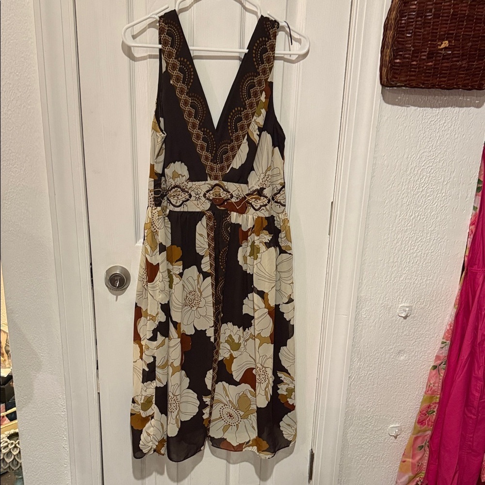Sandra Darren Black and Cream Floral Midi Dress